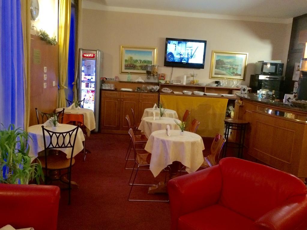 Royal Hotel - Milan — Photos 1
